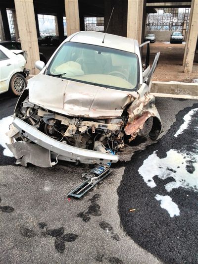 事發(fā)轎車。吳英供圖