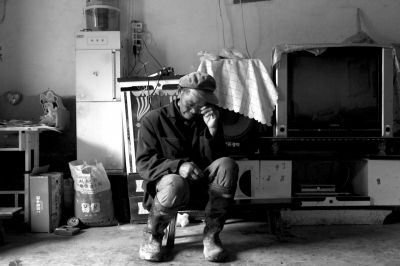 今年73歲的錢智遠(yuǎn)說(shuō)起女兒錢仁鳳不禁老淚縱橫。