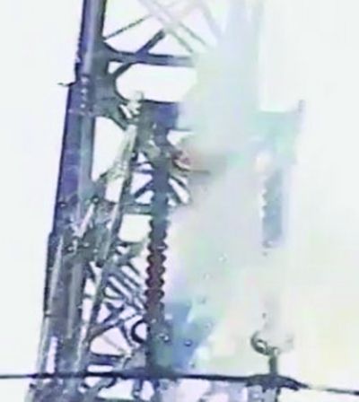 不幸觸電著火。