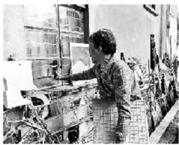 老人家中被盜四次，因而如此來保護(hù)自己