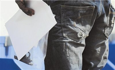 涉案手槍。新華社發(fā)