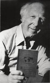 世界公民政府組織創(chuàng)始人去世 自稱“無(wú)國(guó)籍”