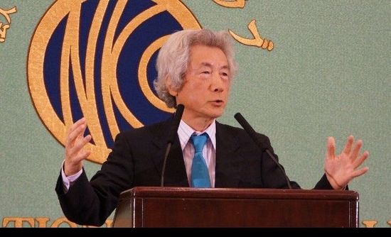 日本前首相小泉純一郎11月12日發(fā)表演說，支持安倍晉三對中國強硬，并鼓動其參拜靖國神社。