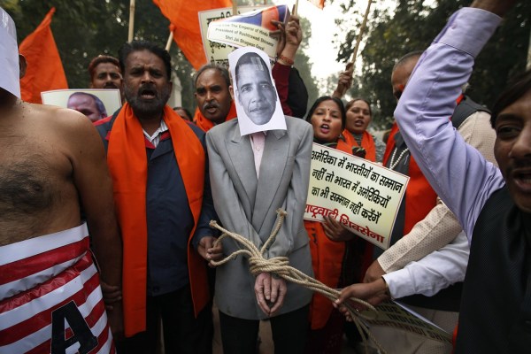 印度新德里民眾憤而示威抗議。