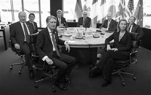 4月15日，日本外相岸田文雄（左二）參加G7外長(zhǎng)會(huì) 新華社發(fā)