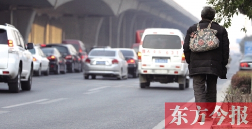 廣電全媒體“問(wèn)暖”農(nóng)民工 廣電全媒體“問(wèn)暖”農(nóng)民工