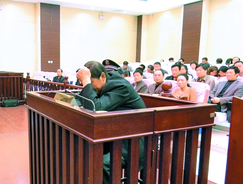 庭審中，楊某一直沒有抬頭。