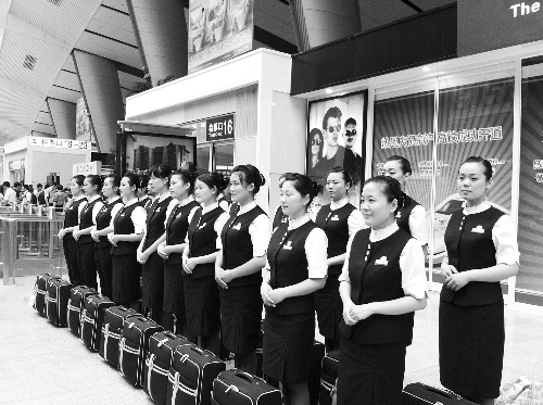 本想著上了學(xué)能安排到高鐵或地鐵單位當(dāng)乘務(wù)員，結(jié)果只是去做安保服務(wù)，許多學(xué)生稱上當(dāng)了