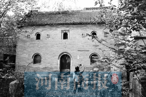 花五松的老宅里，還有祖上留下的牌位