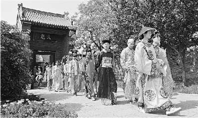 5月1日,大型實景劇《慈禧駕臨康百萬莊園》將在鞏義康百萬莊園首演。