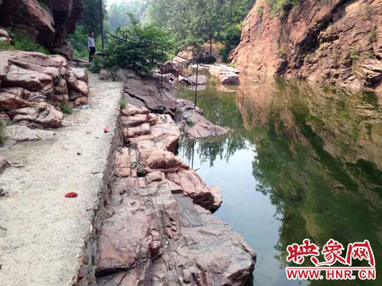 游客落水處。