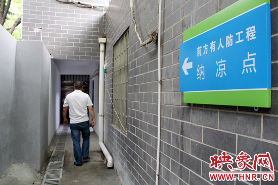 在每一處納涼點均有醒目標志，市民可就近前往。