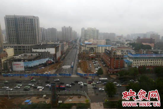 經(jīng)三路下穿金水路隧道工程已經(jīng)開始封閉施工。