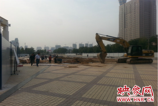 隴海路朝鳳路等三個(gè)站點(diǎn)已經(jīng)實(shí)施圍擋。