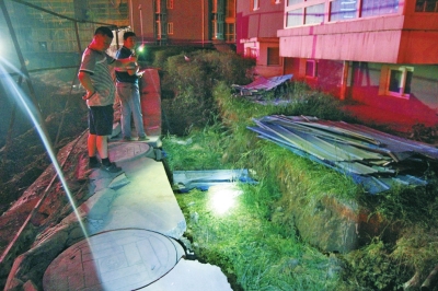 塌方、移位地點(diǎn)距離大樓主體近之又近