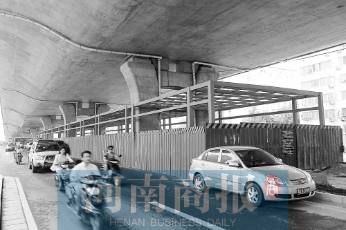 建設(shè)中的隴海路快速公交站臺，這條線路或取名B5