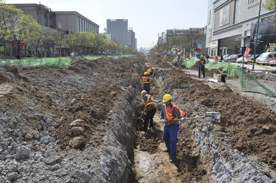 4月23日，太原，施工中的府西街。