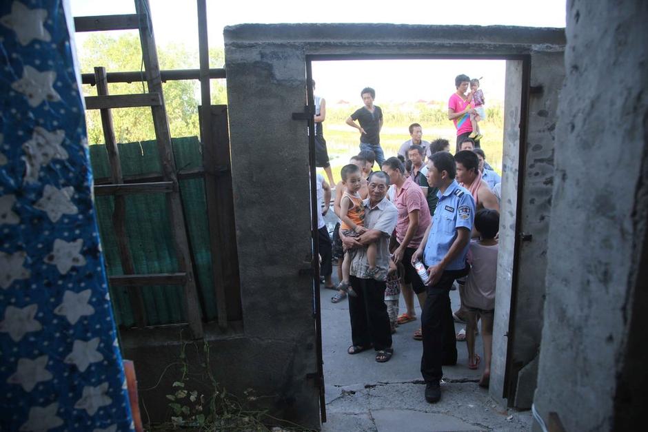 2013年08月06日消息，浙江省嘉興市秀洲區(qū)油車港鎮(zhèn)濮家灣村蠟燭浜一帶，是典型的城中村。村中農(nóng)民房被分隔成許多間出租給附近打工者。