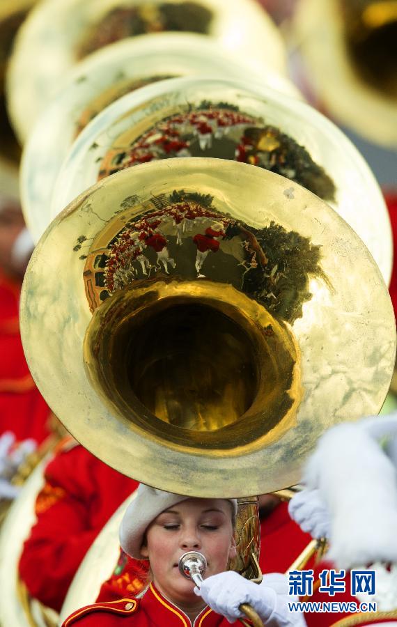 美國(guó)帕薩迪納舉行第124屆玫瑰花車游行