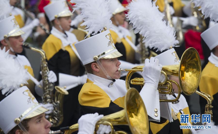 美國(guó)帕薩迪納舉行第124屆玫瑰花車游行