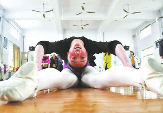 藝考面面觀之辛酸史 18歲女生騙外婆萬(wàn)元抽脂 藝考面面觀之辛酸史 18歲女生騙外婆萬(wàn)元抽脂