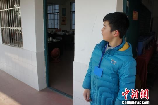 對于幾年如一日照顧他的同學(xué)余興泉，14歲的左臣心里充滿了感激。 李俊杰 攝