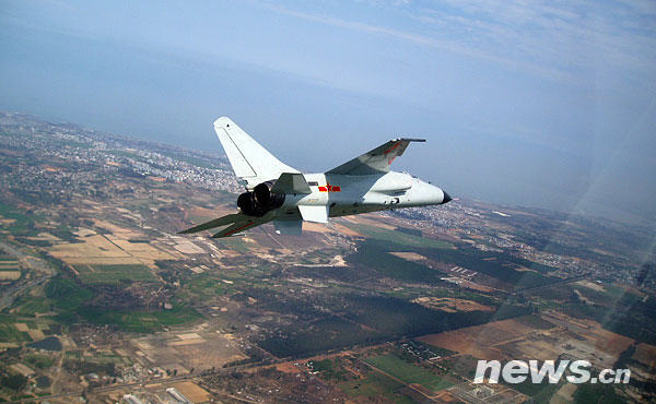 飛豹首批女飛行員:飛“爺們機”不在話下 飛豹首批女飛行員:飛“爺們機”不在話下