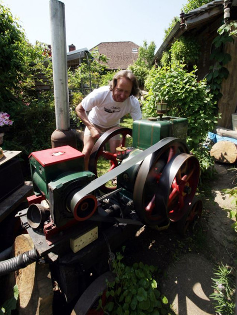 英夫妻"男耕女織"年支出500元 英夫妻"男耕女織"年支出500元