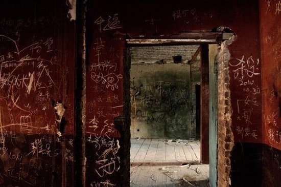 探秘！北京"鬼樓"內(nèi)部