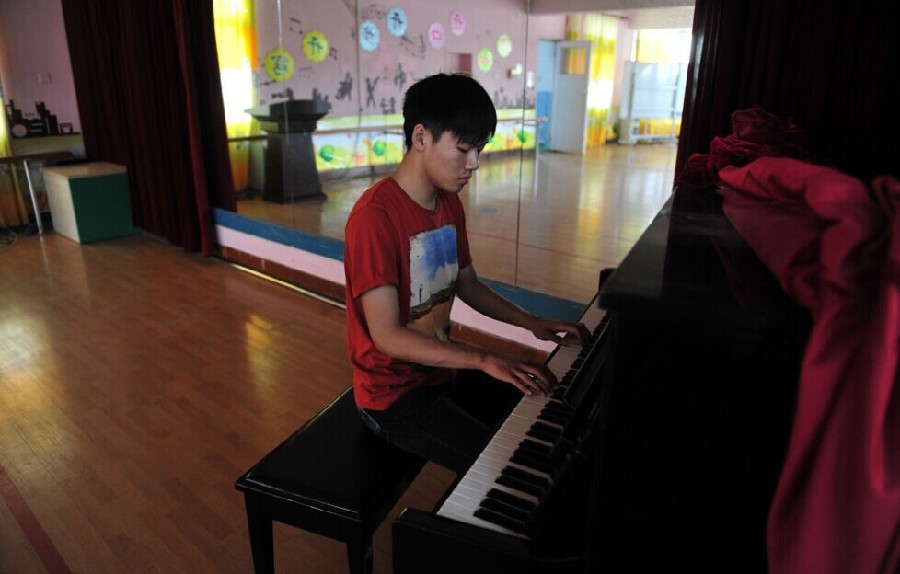 幼兒園90后“男阿姨”的一天