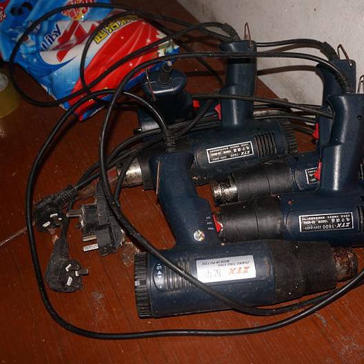 假劣“紅?！卑父嫫? title=