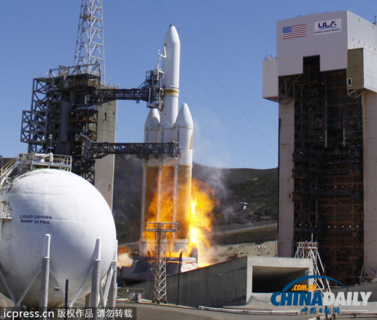 地時(shí)間2013年8月28日,在美國加州范登堡空軍基地,美國最大的“德爾塔IV”型重型火箭發(fā)射升空,將一顆機(jī)密間諜衛(wèi)星送入太空。