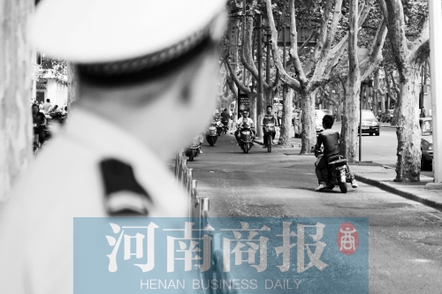 有警察，趕緊掉頭！