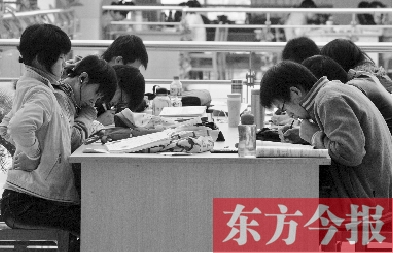 專家認(rèn)為，內(nèi)地高校對(duì)學(xué)生創(chuàng)造性、自主性的培養(yǎng)不及港校