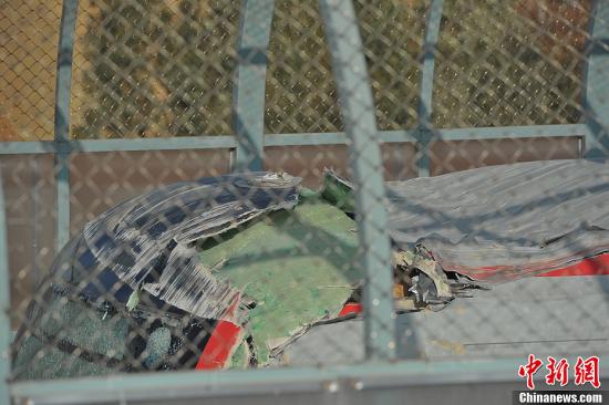 昆明地鐵脫軌事故直擊:擋風(fēng)玻璃已完全破碎(圖) 昆明地鐵脫軌事故直擊:擋風(fēng)玻璃已完全破碎(圖)