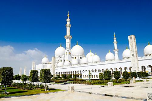 　　宏偉的阿布扎比大清真寺。