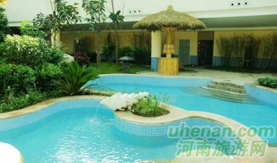 深秋去堯山賞紅葉、泡溫泉、拜大佛