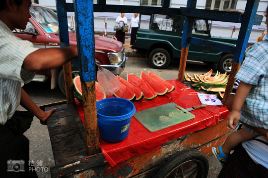 緬甸，繽紛的街邊平民小吃