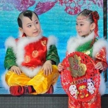 鄧鳴賀(左)在春晚上。