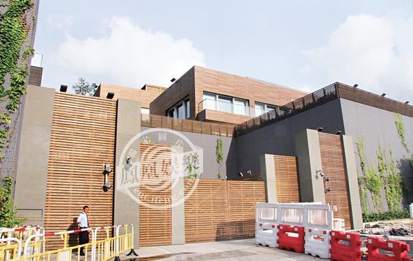 林青霞獲老公贈價值9億多“皇宮”，圖為林青霞豪宅大門口。