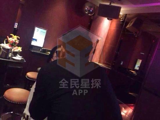 網(wǎng)絡(luò)曝光的田源激吻照，田源稱是角度問題