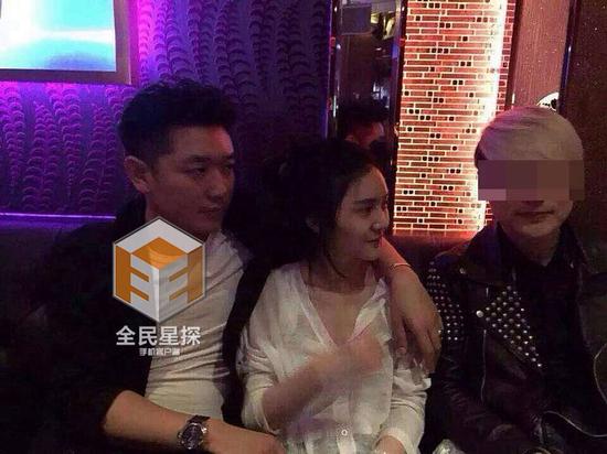 田源摟著激吻門女主，自稱是在勸架