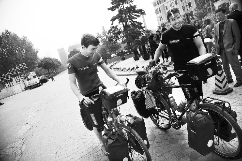 他們說(shuō)，希望唇腭裂患兒能開(kāi)口微笑 邱曉峰/圖