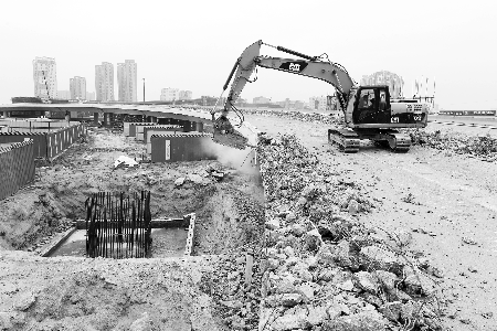 昨日，這座立交橋開始正式拆除