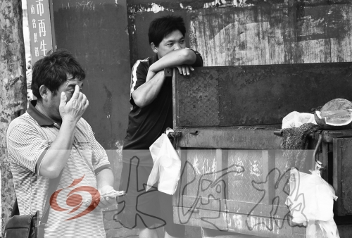 　拿著錢，陳小立感動得哭了。