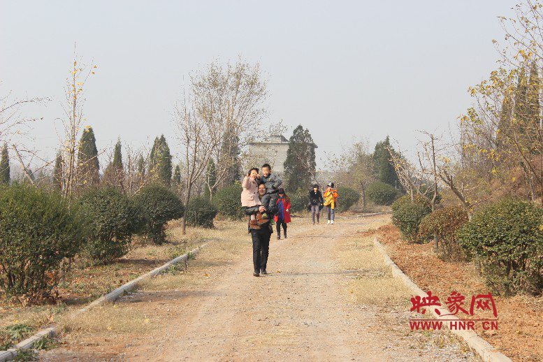 猜猜大家興高采烈的去哪？