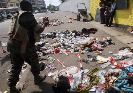 　當(dāng)?shù)貢r(shí)間2013年1月1日，科特迪瓦阿比讓市舉行慶祝新年的煙火表演時(shí)發(fā)生了嚴(yán)重的踩踏事故，造成至少