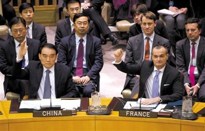 1月22日，紐約，中國常駐聯(lián)合國代表李保東舉手贊成通過對朝鮮制裁決議。