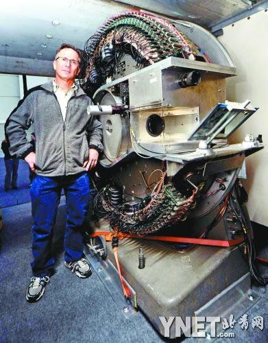 “追風(fēng)者”蒂姆·薩馬拉斯展示其超級相機(jī) “追風(fēng)者”蒂姆·薩馬拉斯展示其超級相機(jī)