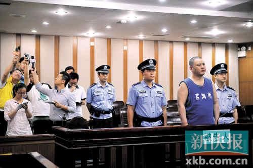 廣州市民政局民間組織管理局稽查處原處長(zhǎng)李軍犯猥褻兒童罪，被判處有期徒刑4年。記者 孫毅/攝